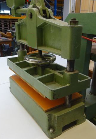 Karl Krause FNP 500 – toggle press – book press – leather press – folding low pressure press
