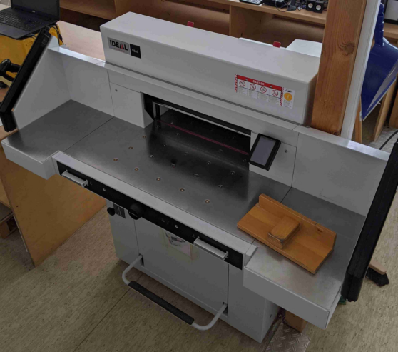 Cutting machine IDEAL 5560 with air table and side tables