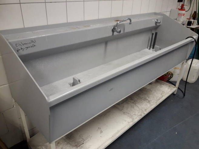 Trunk PVC cleaning sink – sink insertion width 220 cm
