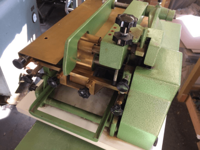 Sumbel Coronel 60 – Two Roller Side cold gluing machine